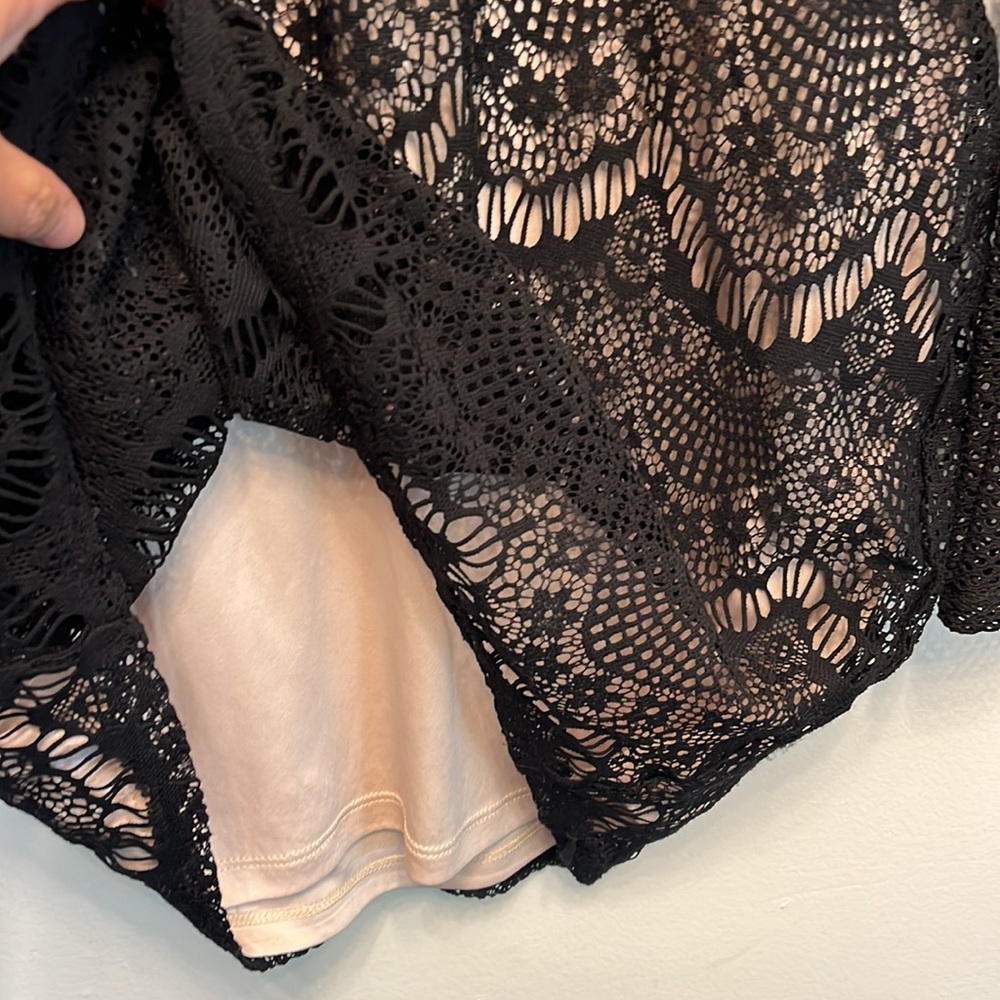 Express Lace and mesh bodycon dress - Picture 5 of 5